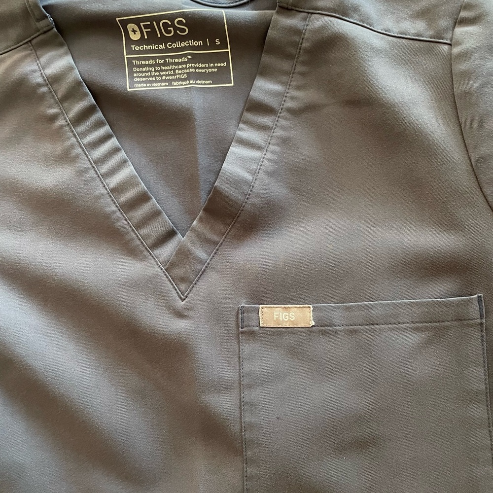 Figs Charcoal Scrub Top